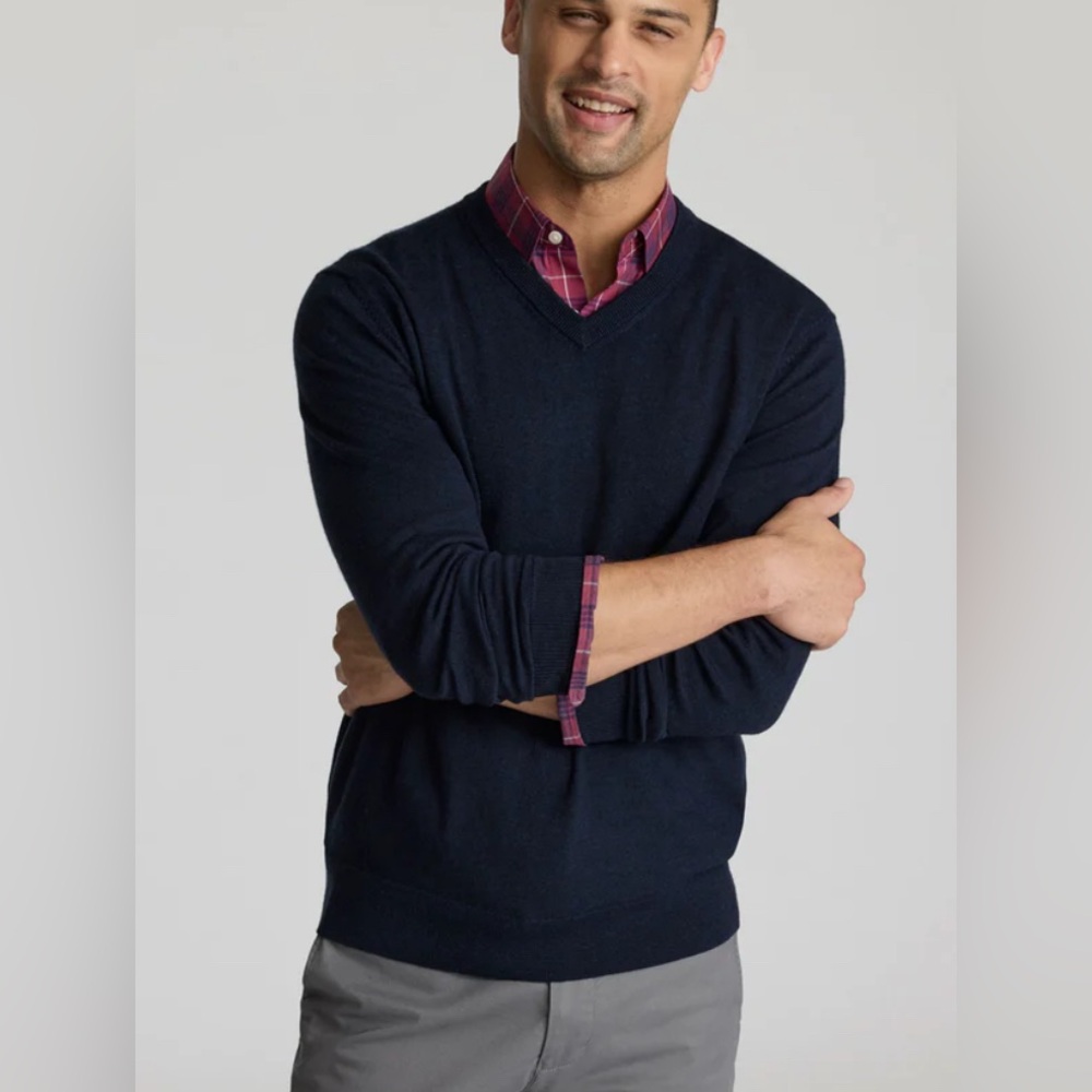 UNTUCKIT Merino Wool V-Neck Men’s Sweater
